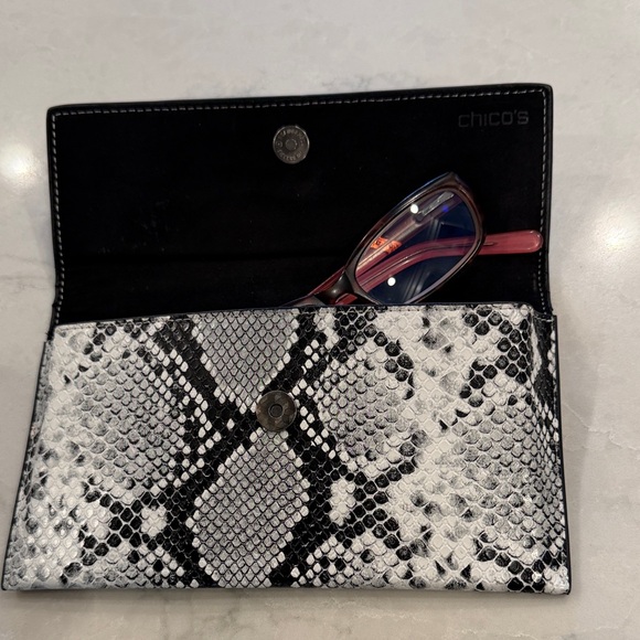 Elegant Blue and Gray Eyeglass Case - Picture 4 of 5